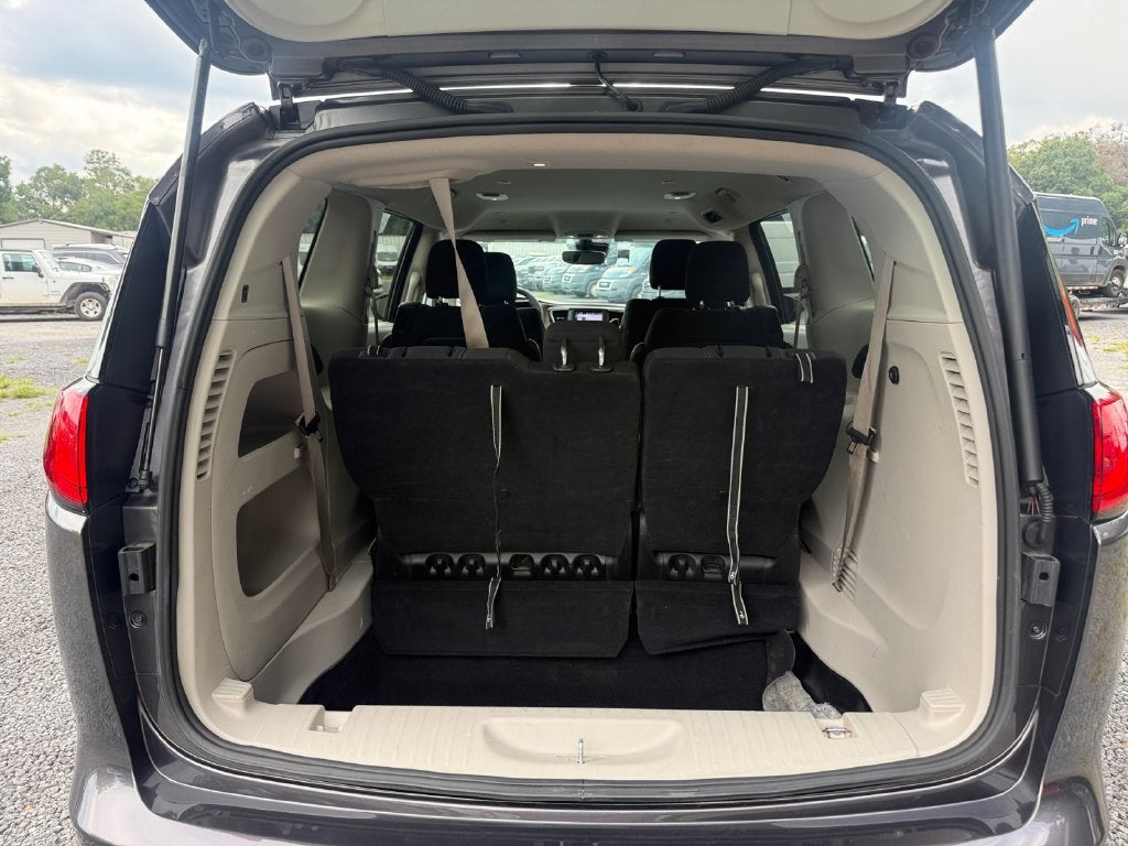 2023 Chrysler Voyager LX