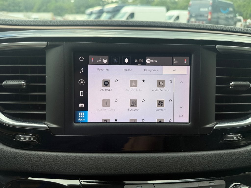 2023 Chrysler Voyager LX