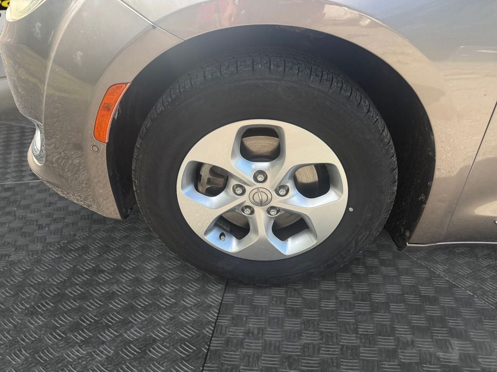 2017 Chrysler Pacifica Touring-L Plus