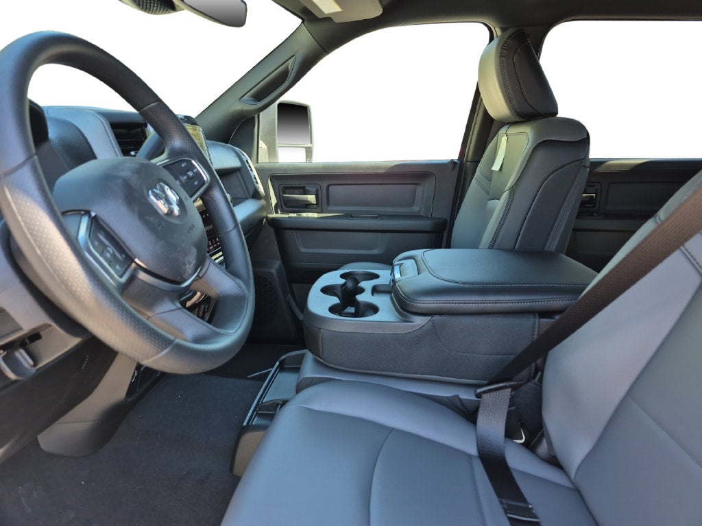 2027 RAM Ram 3500 RAM 3500 TRADESMAN CREW CAB 4X4 8' BOX