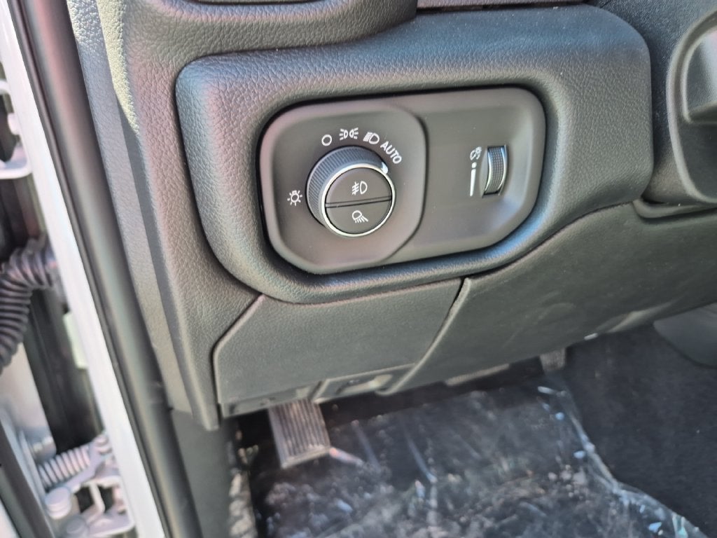 2027 RAM Ram 3500 RAM 3500 TRADESMAN CREW CAB 4X4 8' BOX