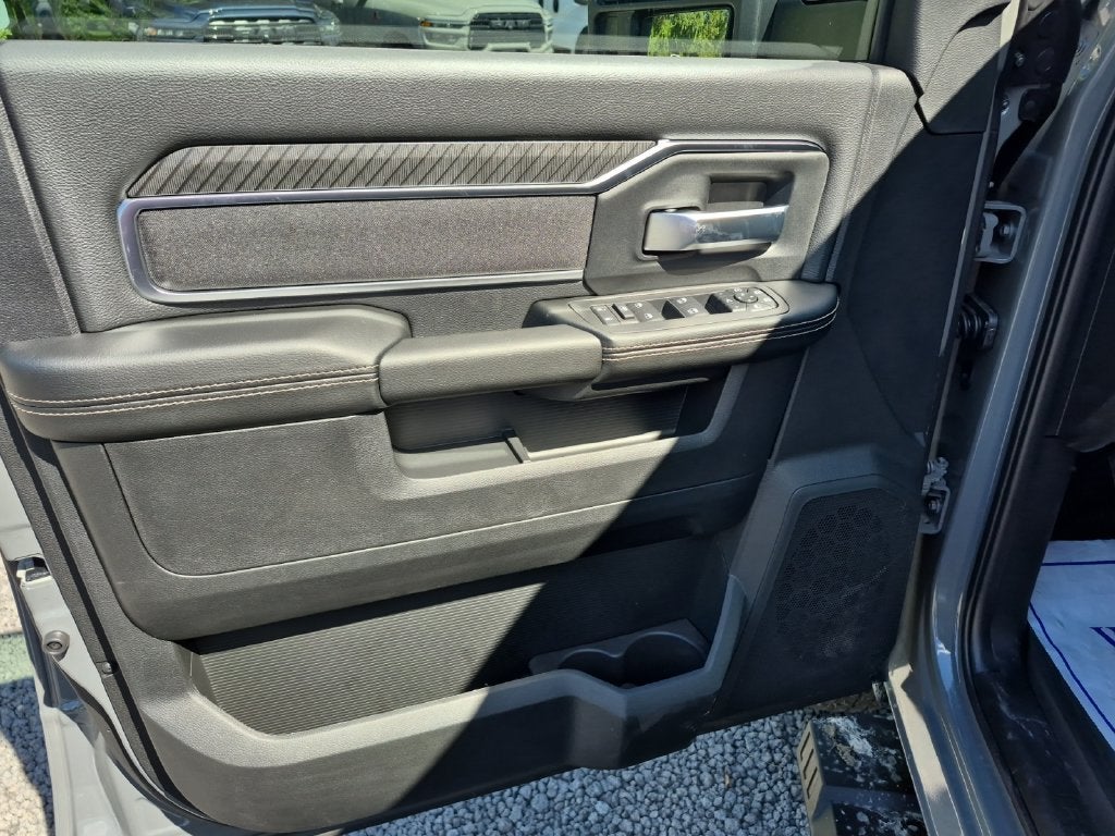 2027 RAM Ram 3500 RAM 3500 BIG HORN CREW CAB 4X4 8' BOX