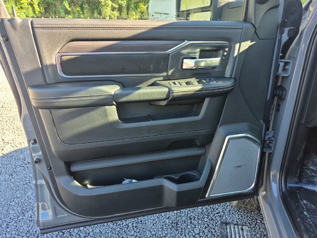 2027 RAM Ram 3500 RAM 3500 LARAMIE CREW CAB 4X4 8' BOX