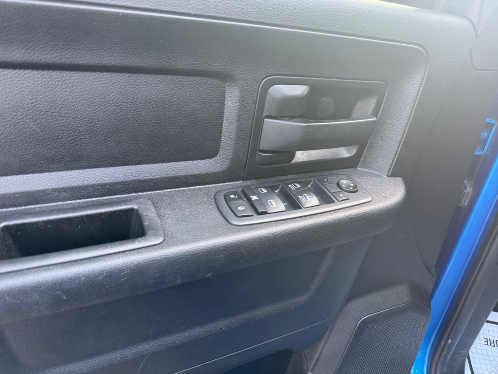 2021 RAM 1500 Classic Tradesman Crew Cab 4x4 5'7' Box