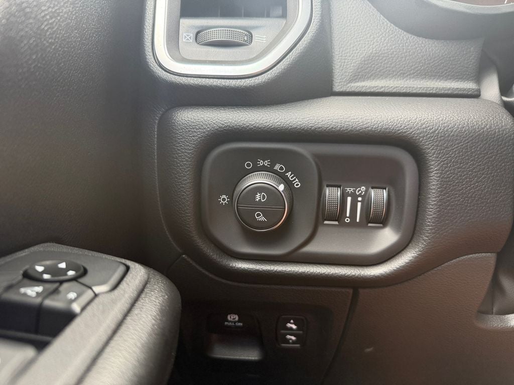 2026 RAM 1500 RAM 1500 BIG HORN CREW CAB 4X2 5'7' BOX