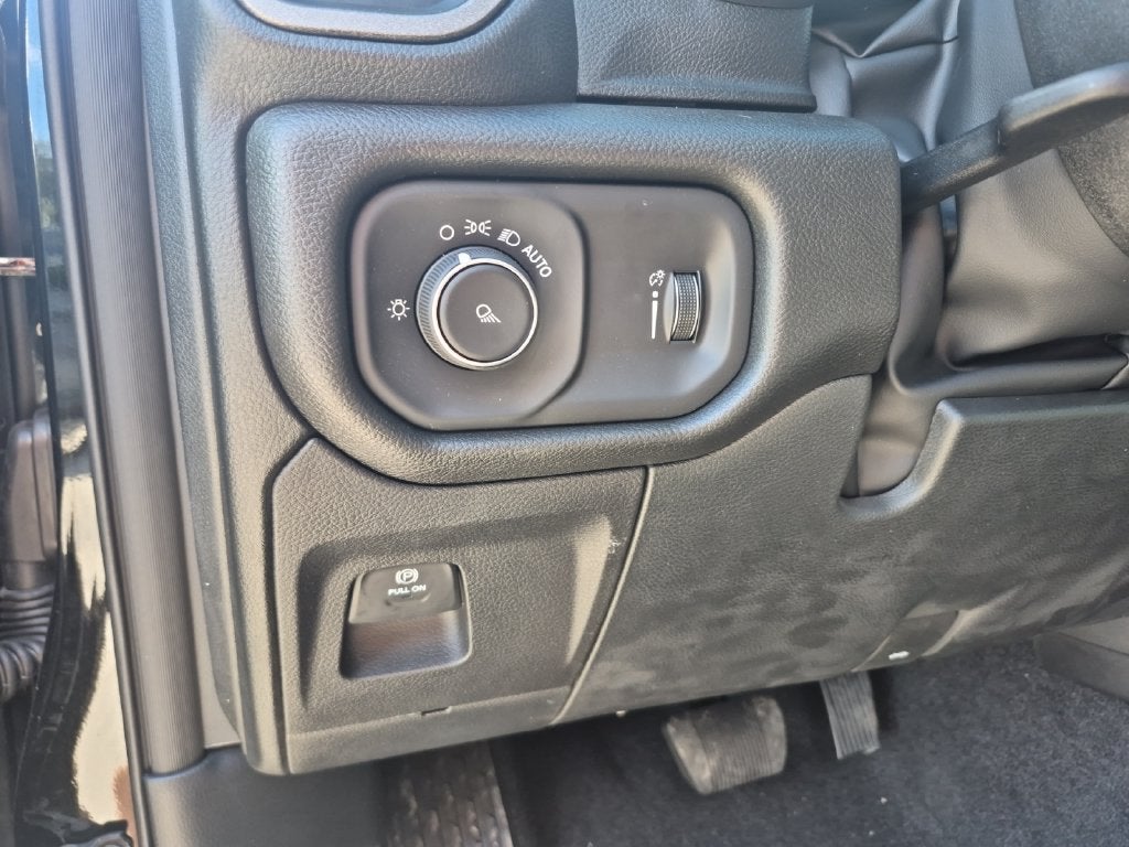 2027 RAM Ram 1500 RAM 1500 TRADESMAN CREW CAB 4X2 5'7' BOX