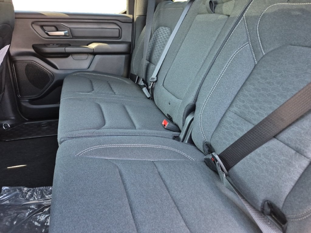 2027 RAM Ram 1500 RAM 1500 EXPRESS CREW CAB 4X2 5'7' BOX