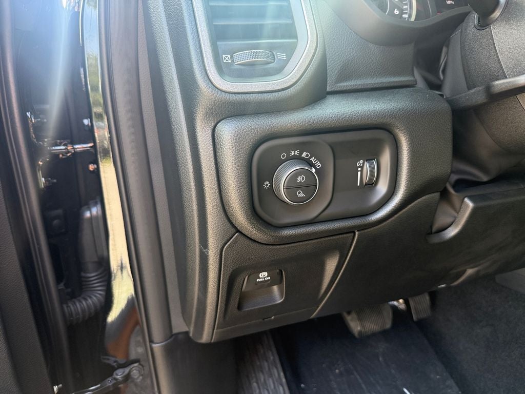 2026 RAM 1500 RAM 1500 EXPRESS CREW CAB 4X2 5'7' BOX
