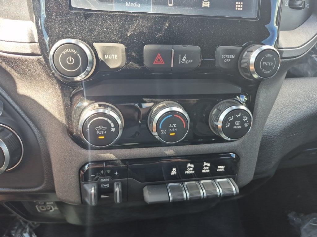 2026 RAM Ram 1500 RAM 1500 EXPRESS CREW CAB 4X2 5'7' BOX