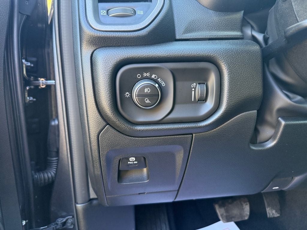 2026 RAM 1500 RAM 1500 WARLOCK CREW CAB 4X4 5'7' BOX