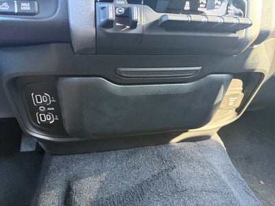 2026 RAM 1500 RAM 1500 WARLOCK CREW CAB 4X4 5'7' BOX