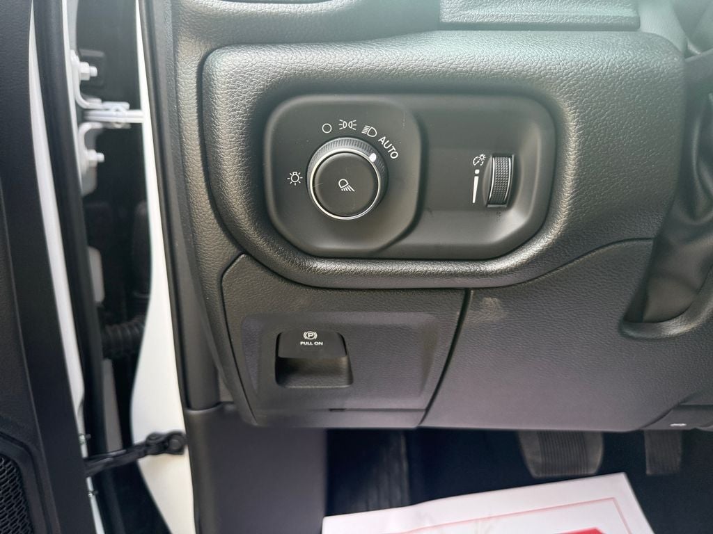 2026 RAM Ram 1500 RAM 1500 TRADESMAN CREW CAB 4X4 5'7' BOX
