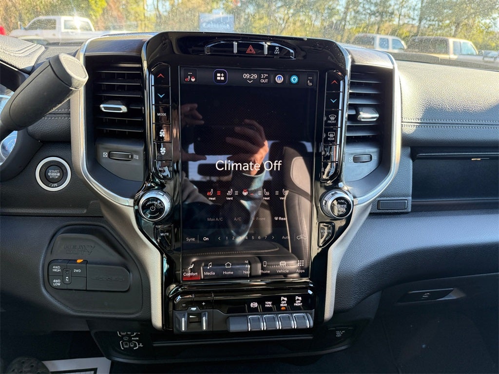 2024 RAM 2500 Laramie Crew Cab 4x4 6'4' Box