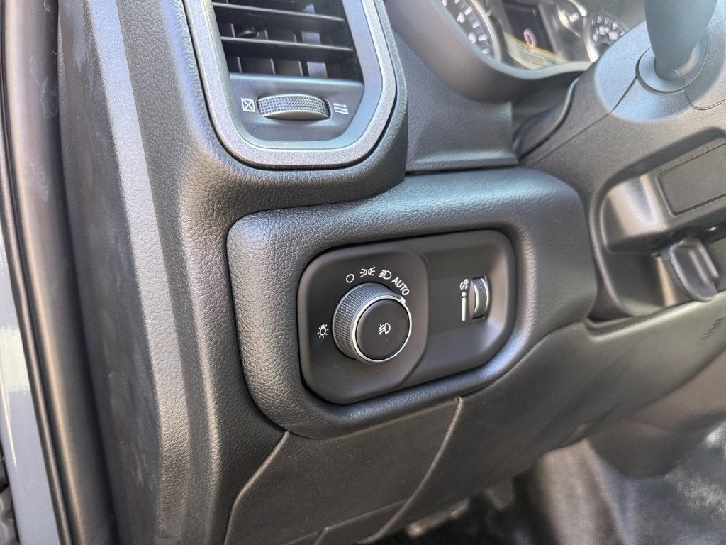 2027 RAM Ram 3500 Chassis Cab RAM 3500 TRADESMAN CREW CAB CHASSIS 4X4 60' CA