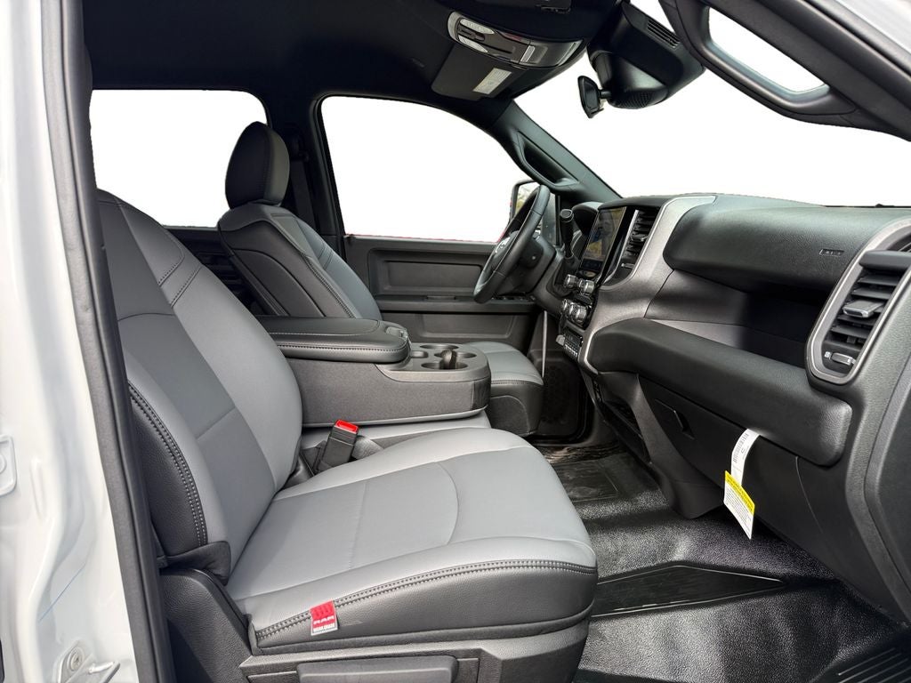 2026 RAM Ram 3500 Chassis Cab RAM 3500 TRADESMAN CREW CAB CHASSIS 4X4 60' CA