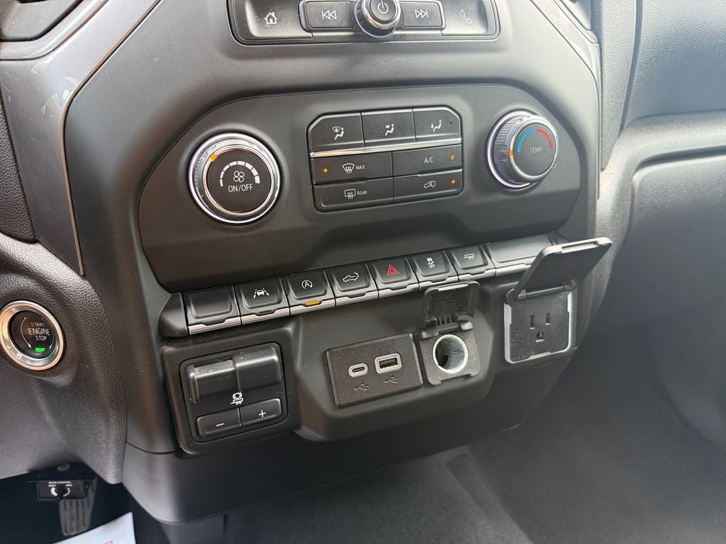 2023 Chevrolet Silverado 1500 2WD Crew Cab Short Bed Custom