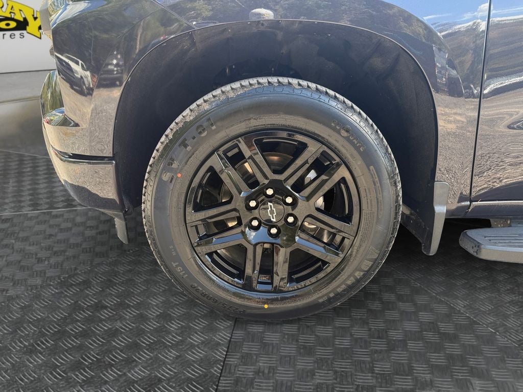 2023 Chevrolet Silverado 1500 4WD Crew Cab Short Bed Custom