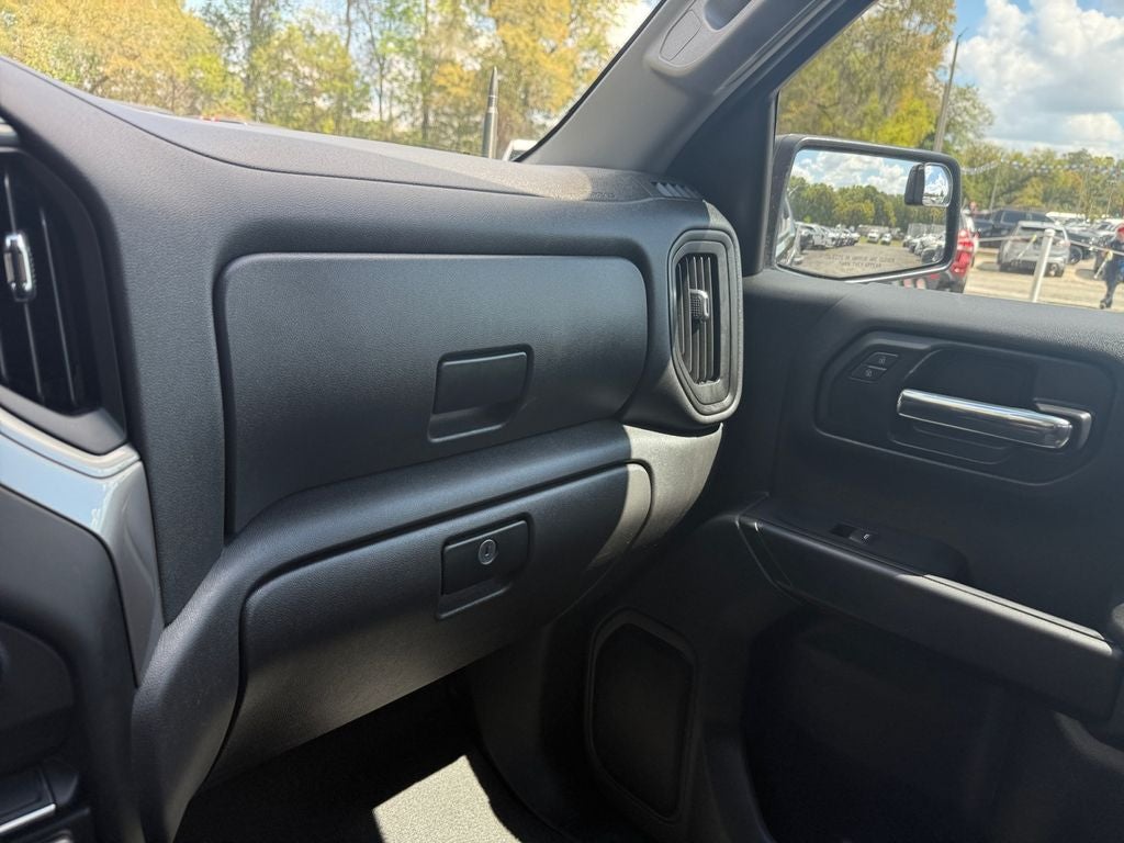 2023 Chevrolet Silverado 1500 4WD Crew Cab Short Bed Custom