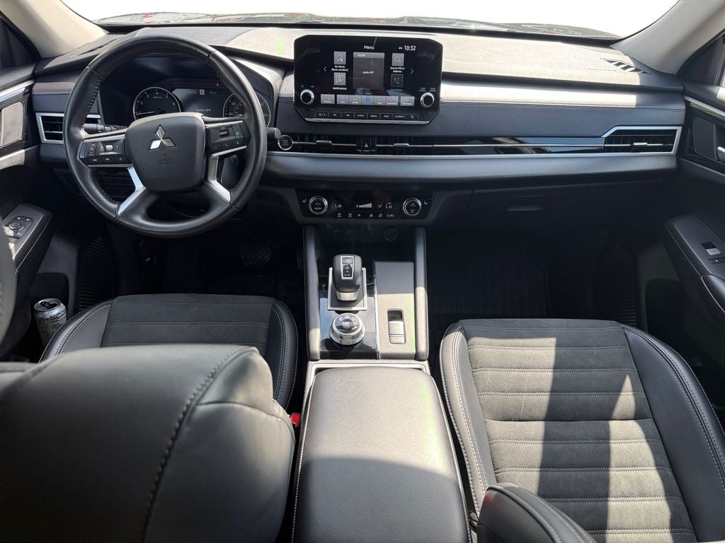 2024 Mitsubishi Outlander Base