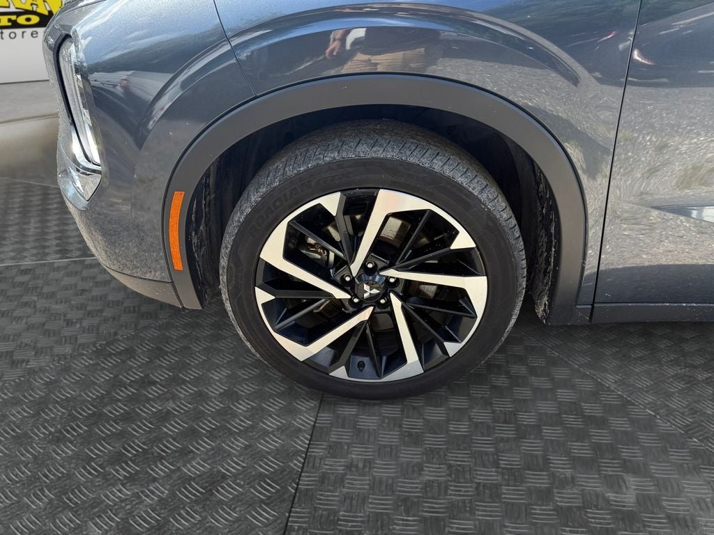 2024 Mitsubishi Outlander Base