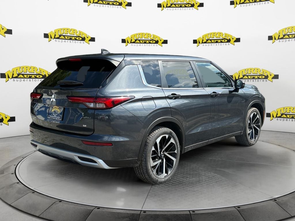 2024 Mitsubishi Outlander Base