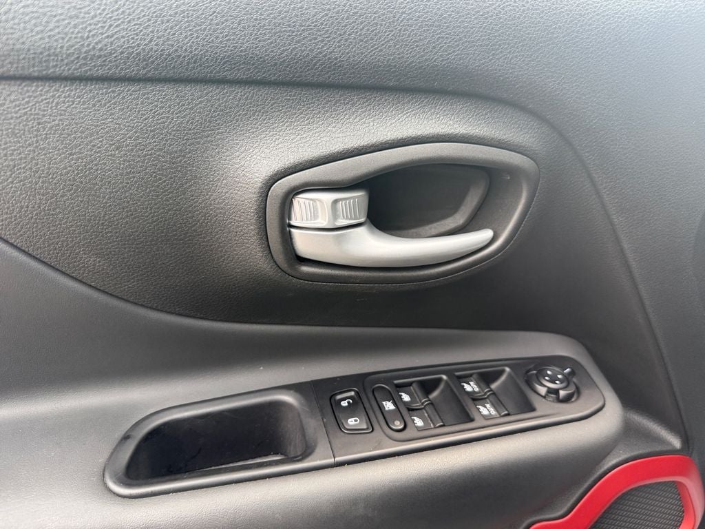 2023 Jeep Renegade Trailhawk - Photo 19