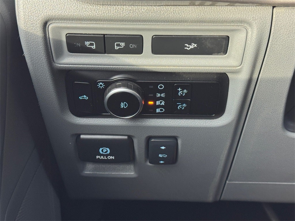 2023 Ford F-150 XLT 5.0 V8