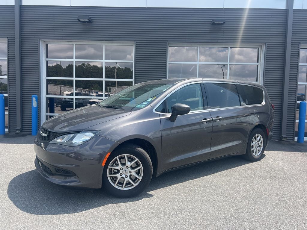 2023 Chrysler Voyager LX