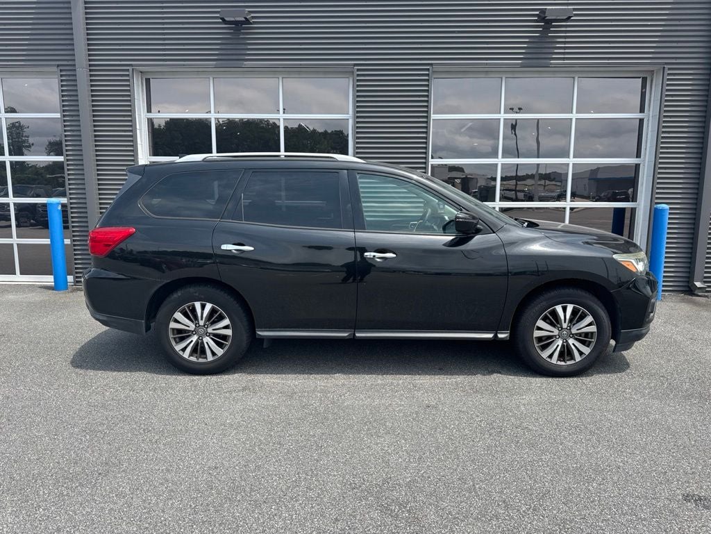 2019 Nissan Pathfinder SV