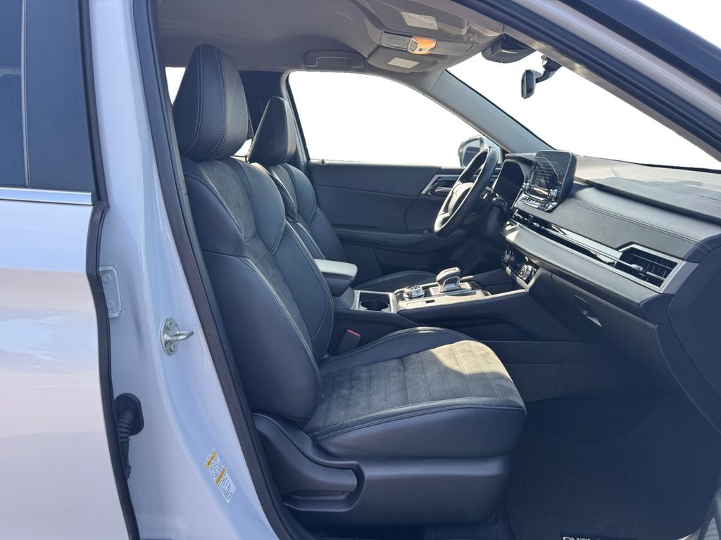 2023 Mitsubishi Outlander SE