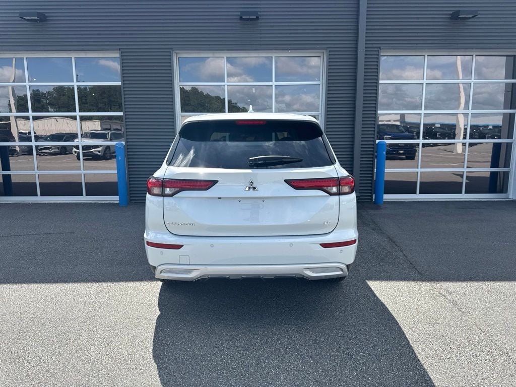 2023 Mitsubishi Outlander SE