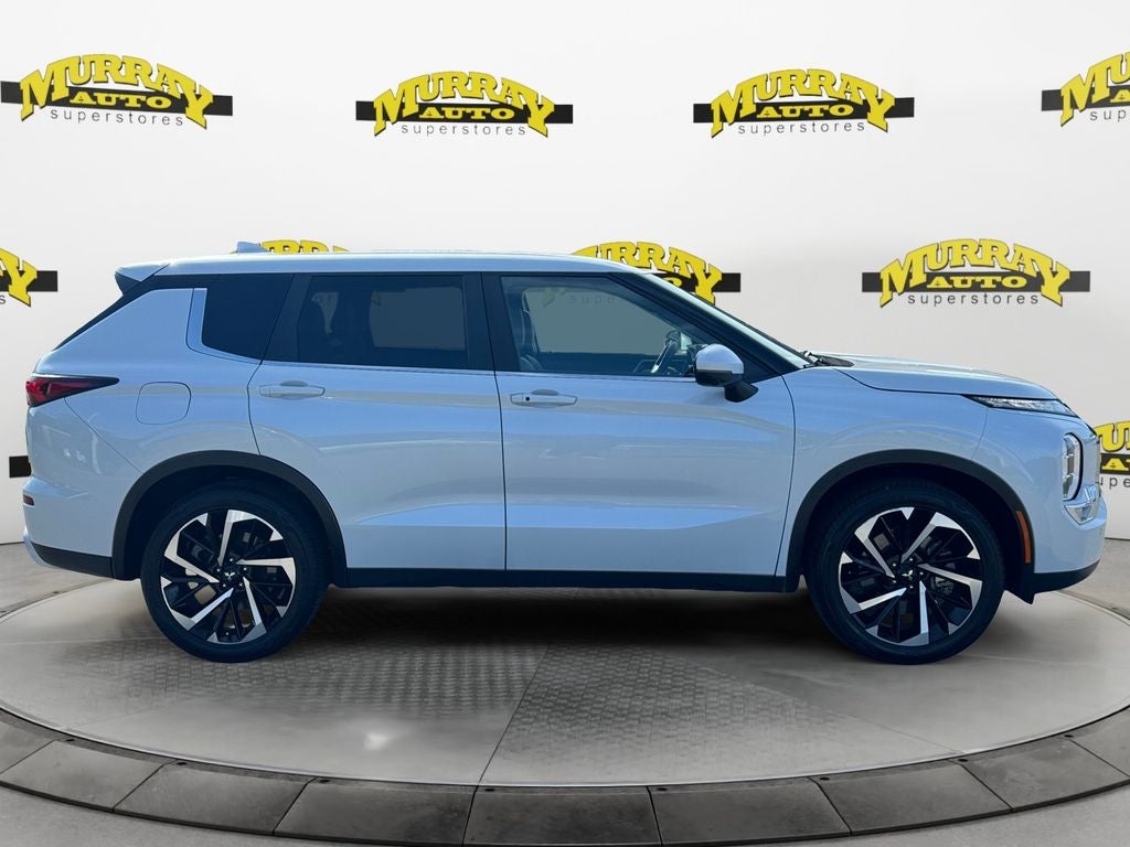 2023 Mitsubishi Outlander SE