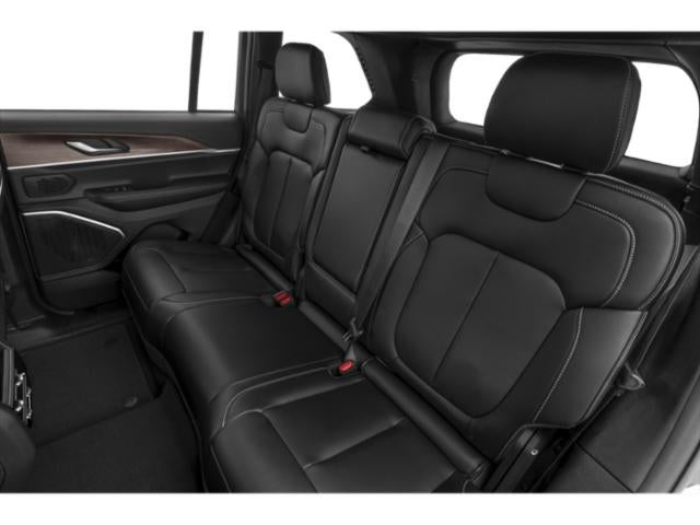 2027 Jeep Grand Cherokee GRAND CHEROKEE LAREDO 4X2