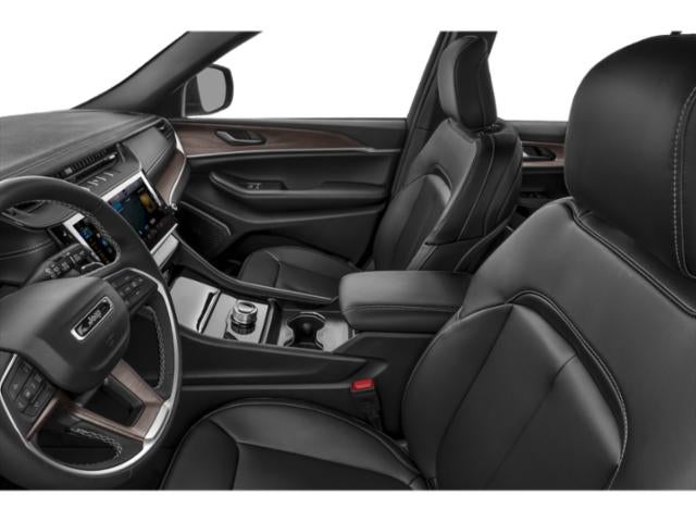 2027 Jeep Grand Cherokee GRAND CHEROKEE LAREDO 4X2