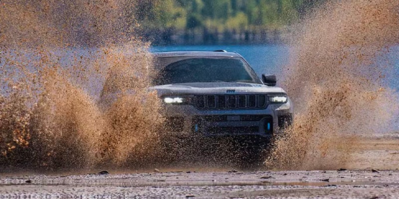 The performance of the 2025 Jeep Grand Cherokee in Starke, FL
